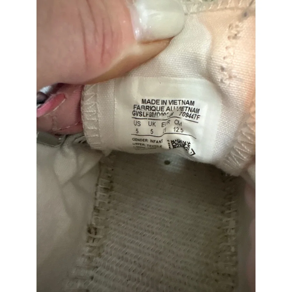 Converse Chuck Taylor All Star Infant Pink Canvas Velcro Sneakers 709447F Size 5